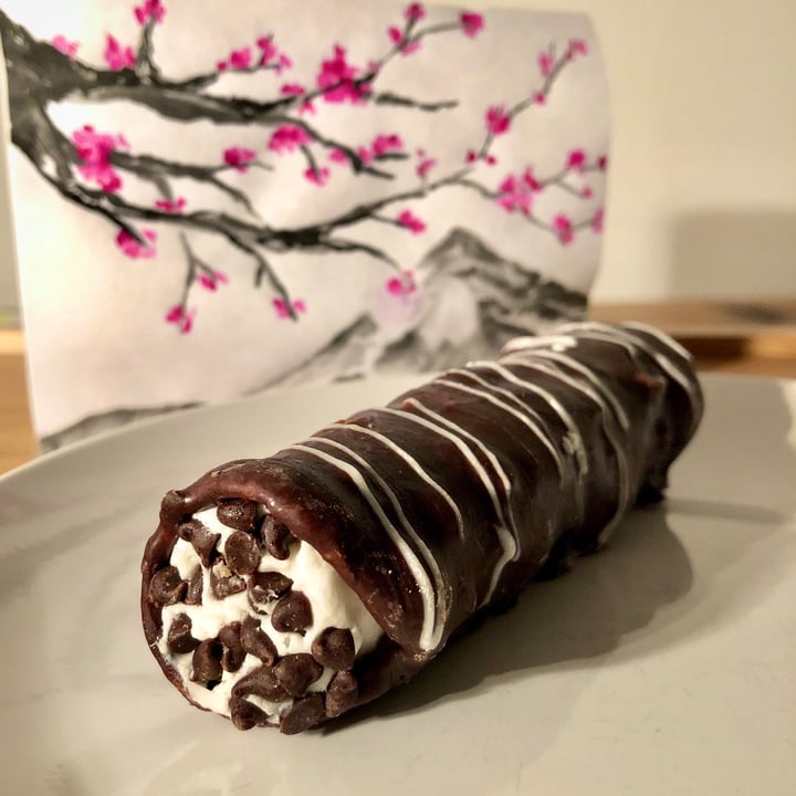 photo of Screamer's Pizzeria Chocolate Dipped Cannoli shared by @ilovegoats on  24 Nov 2020 - review