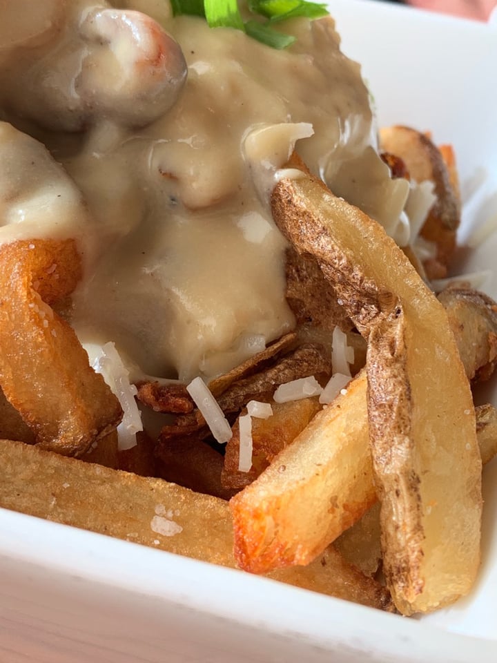 photo of MeeT on Main Fries with Poutine shared by @veganonthego on  10 May 2019 - review