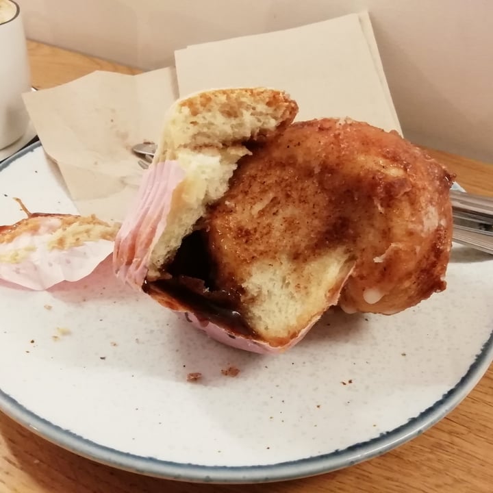 photo of Delish Vegan Doughnuts Cinnamon roll shared by @giadi91 on  27 Jan 2022 - review
