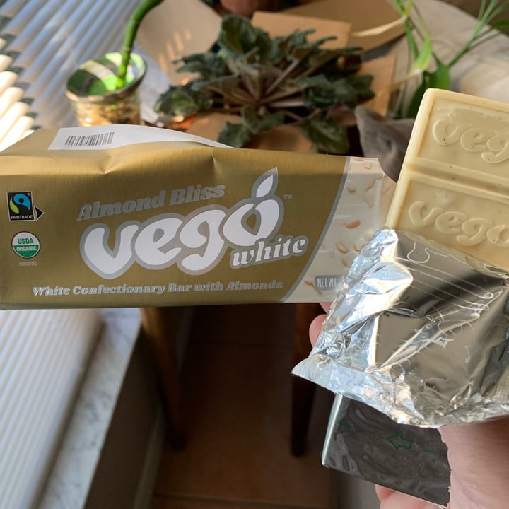 photo of Vego Almond bliss white chocolate shared by @stargazer00742 on  08 Dec 2022 - review