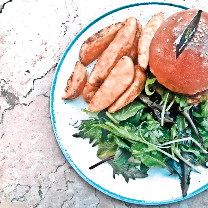 photo of Privé Wheelock Plant-Based Truffled Mushroom Swiss Burger shared by @alettertovegans on  17 Jun 2019 - review