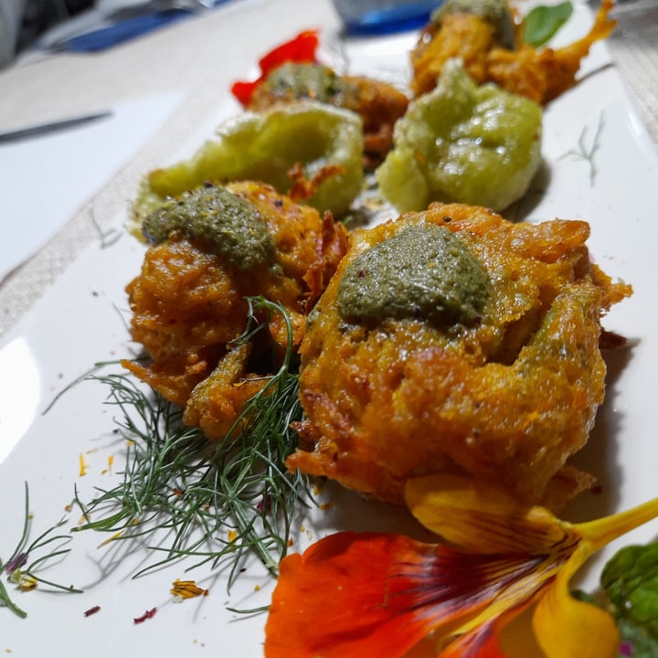 photo of El Invernadero Restaurante Pakora De Verduras con Chutney Verde shared by @danielgl on  02 Mar 2022 - review