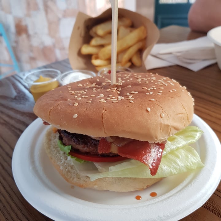 photo of Cala Vegana Beyond Burger Con Keso Y Vacon shared by @ixb on  04 Sep 2021 - review