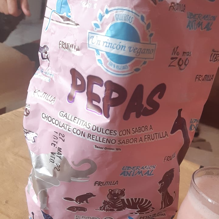 review photo of Un Rincón Vegano Pepas Galletas Dulces con sabor Chocolate con relleno de Frutilla shared by @giseveg on 30 Oct 2021 - review