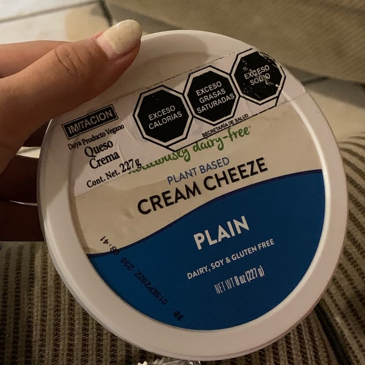 photo of Daiya Daiya Queso Crema shared by @moonlight15 on  31 Aug 2022 - review