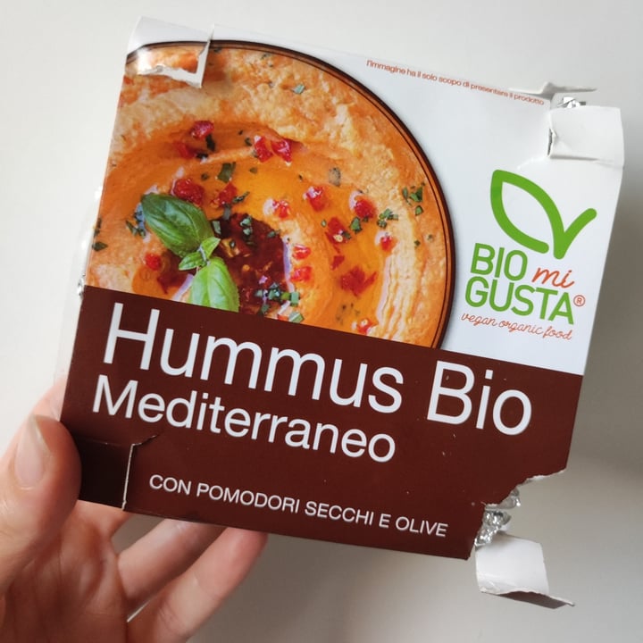 photo of Biomigusta Hummus Bio Mediterraneo Con Pomodori Secchi E olive shared by @sarveg on  16 Jun 2022 - review