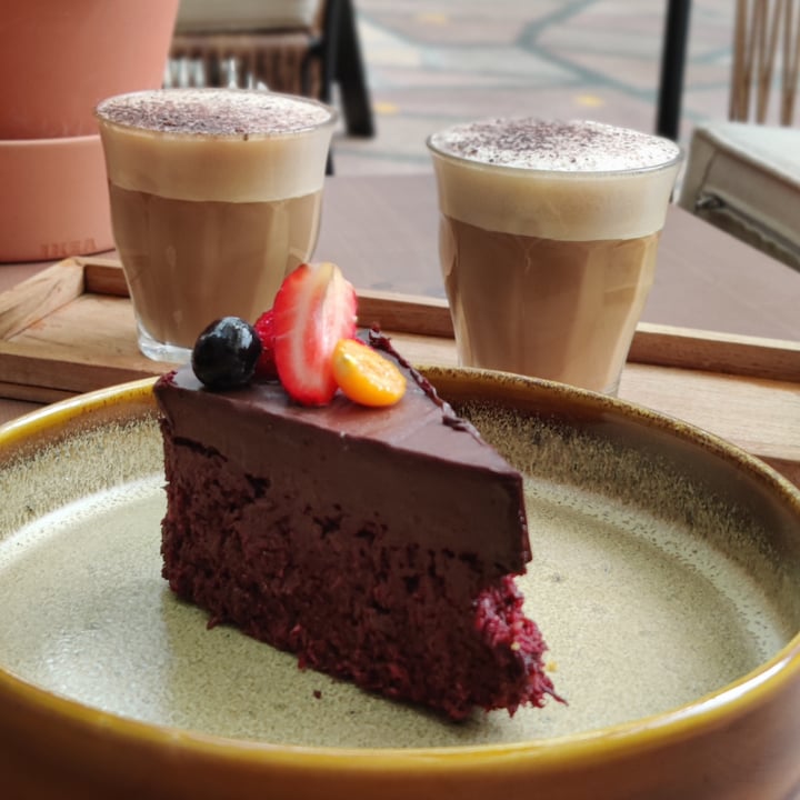review photo of Genius Central Singapore Raw beetroot cake shared by @mansiv on 12 Feb 2021 - review