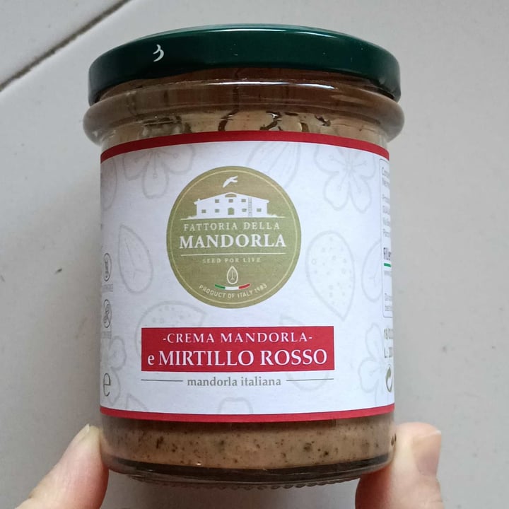 photo of La fattoria della mandorla Crema mandorla e Mirtillo Rosso shared by @frop on  08 Jan 2022 - review