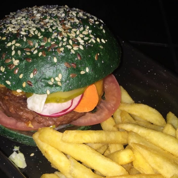 photo of Williamsburg Burger Bar Beyond Burg shared by @florecer on  01 Jun 2022 - review