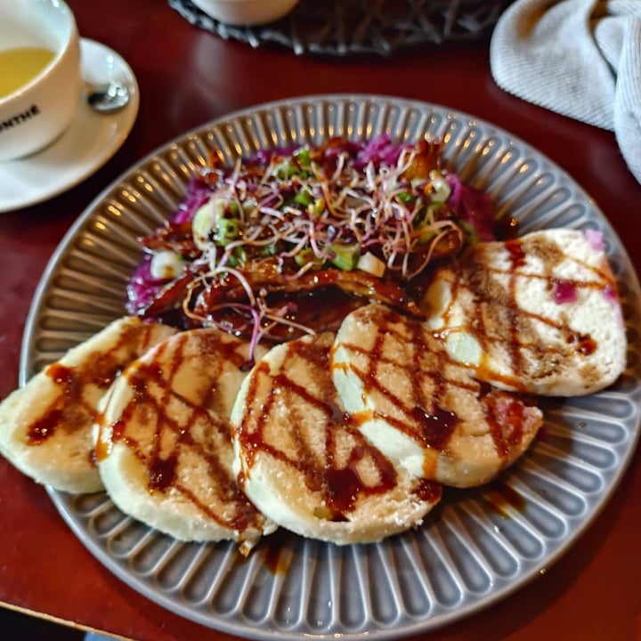 review photo of Vegan Pub Seitan duck with red cabbage and dumplings shared by @decoy on 24 Nov 2022 - review