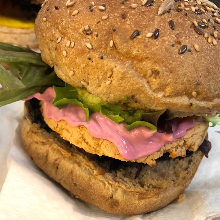 review photo of Veg & Veg Asian Burger shared by @piccolacucinadicasa on 01 Jun 2022 - review