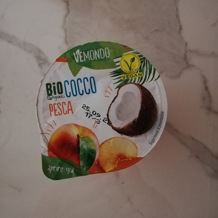 photo of Vemondo yogurt bio cocco pesca shared by @marcomare on  10 Sep 2022 - review