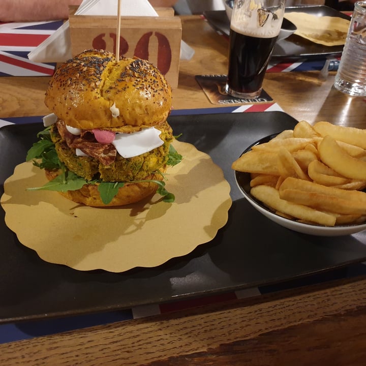 photo of Old England Pub - Pub Birreria Padova Porn burger vegan shared by @alexsunrise on  17 Sep 2022 - review