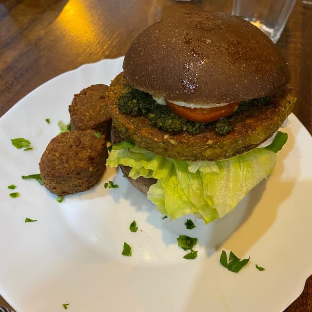 Foto do prato “Burguer de grão de bico”
