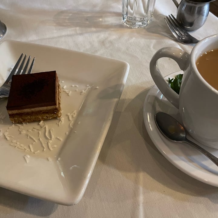 review photo of Cafe Aroma Vegan Tiramisu shared by @tanyadeporto on 06 Nov 2022 - review