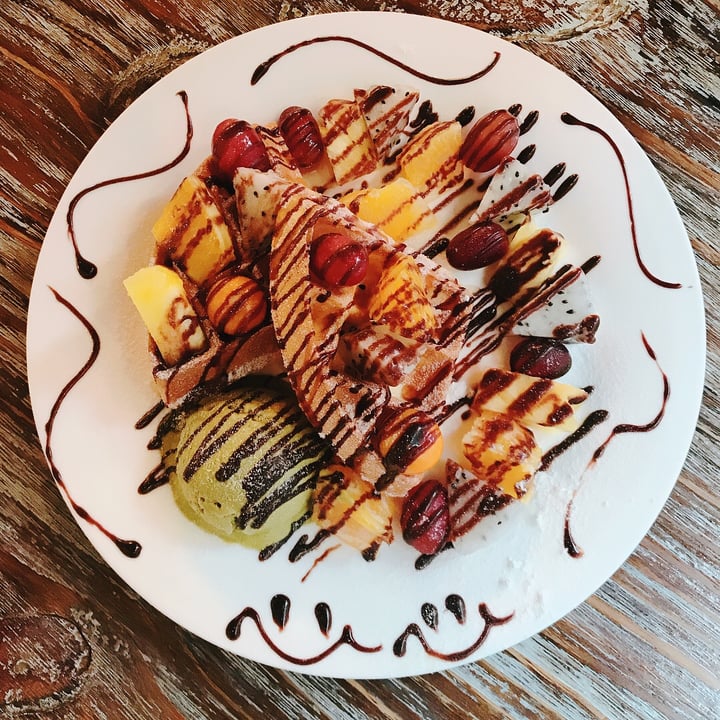 photo of LN Fortunate Coffee Waffle with Fresh Fruit and Happy Cow Ice Cream shared by @kaylabear on  23 Jun 2018 - review