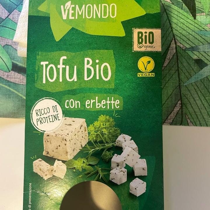 photo of Vemondo Tofu Bio con Erbette shared by @elisaruocco on  15 Feb 2022 - review