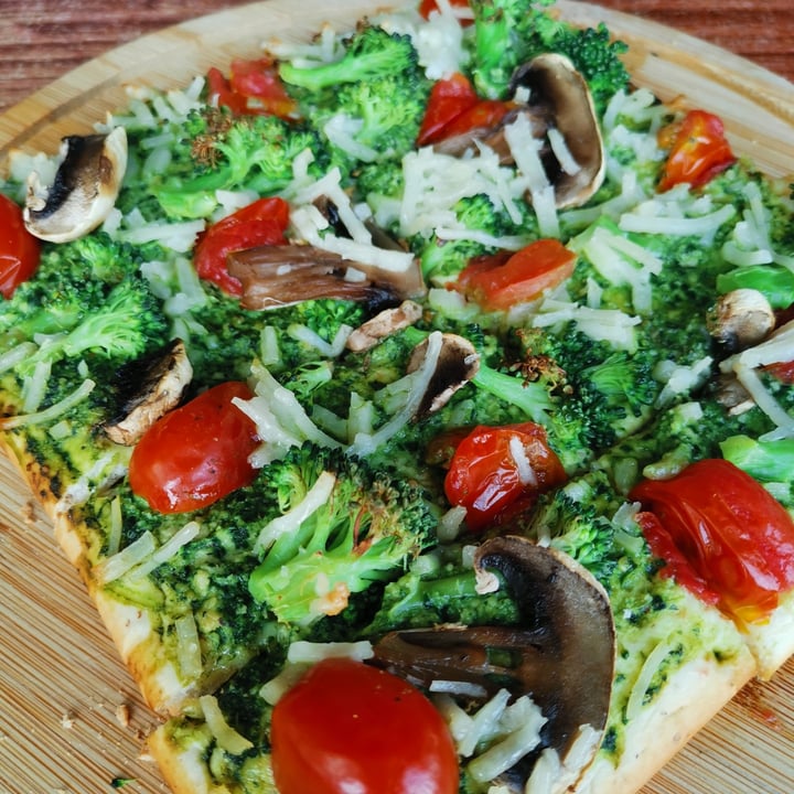 photo of nomVnom Bistro Popeye's Delight Pizza shared by @angelajelita on  09 Nov 2021 - review