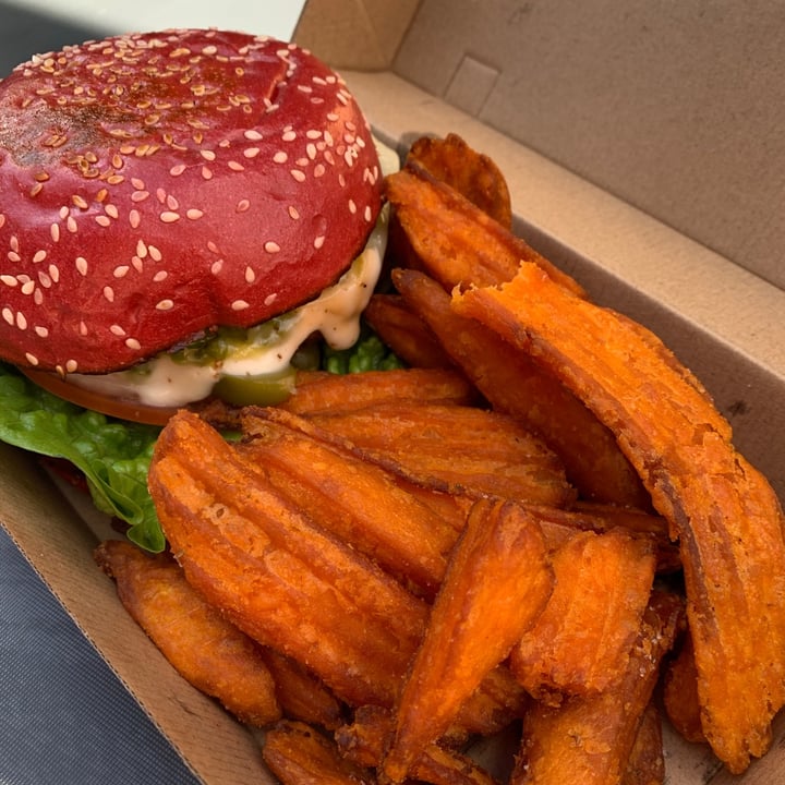 photo of Lisica Cafe Beyond Meat Cheeseburger shared by @justines01 on  15 Aug 2020 - review