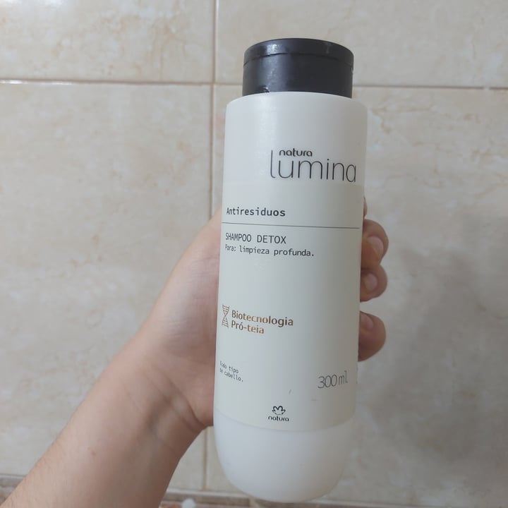photo of Natura Shampoo Detox Limpieza Profunda LUMINA shared by @larapallotta on  04 Nov 2021 - review