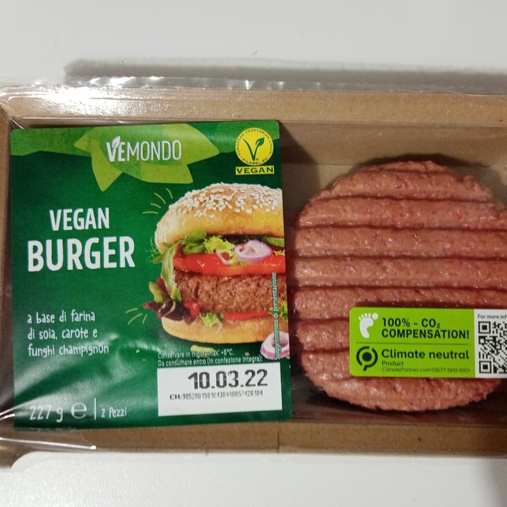 photo of Vemondo Vegan Burger a base di farina di soia, carote e funghi champignon shared by @tuttavianina on  12 Mar 2022 - review