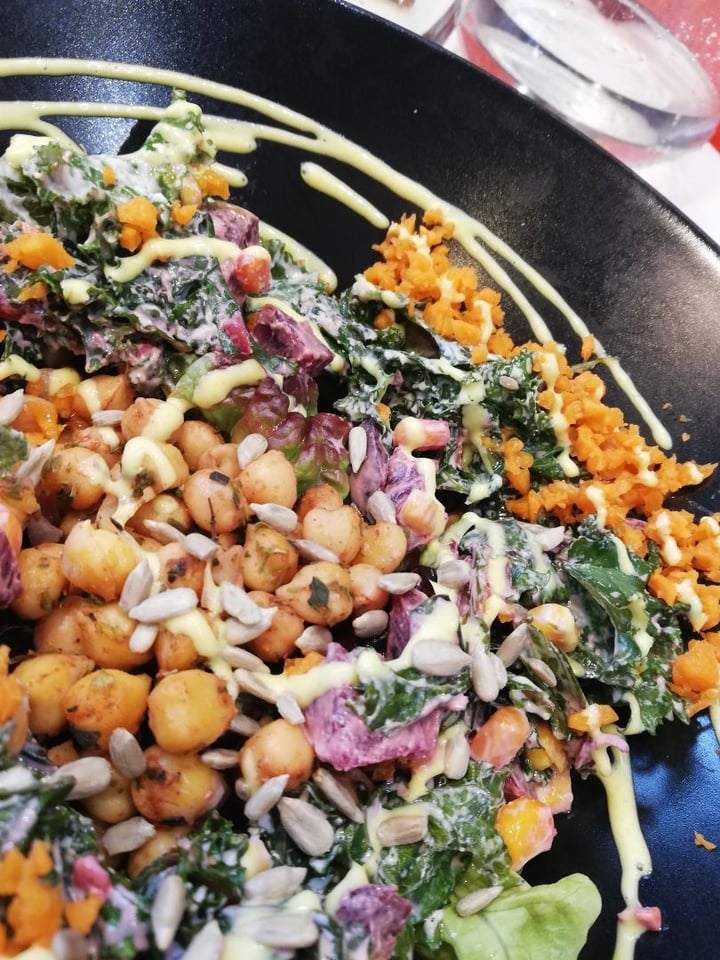 photo of Black Salad Ensalada De Kale Y Garbanzo shared by @neka on  16 Dec 2019 - review