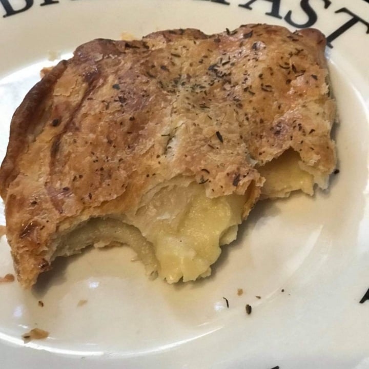 photo of Coughlans Bakery Sutton Vegan Cheese And Onion Pasty shared by @catsronaut on  18 Dec 2020 - review