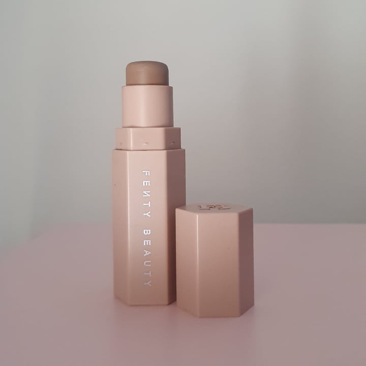 review photo of Fenty Beauty Match Stix Matte Skinstick shared by @laratriesit on 13 Apr 2022 - review