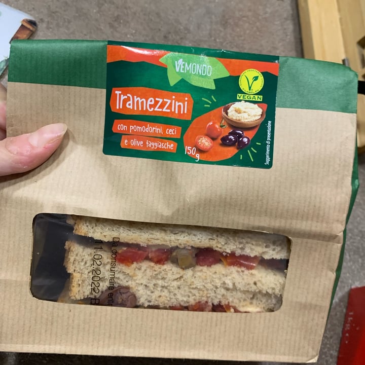 photo of Vemondo Tramezzini con pomodorini ceci e olive shared by @ali00 on  23 Jan 2022 - review