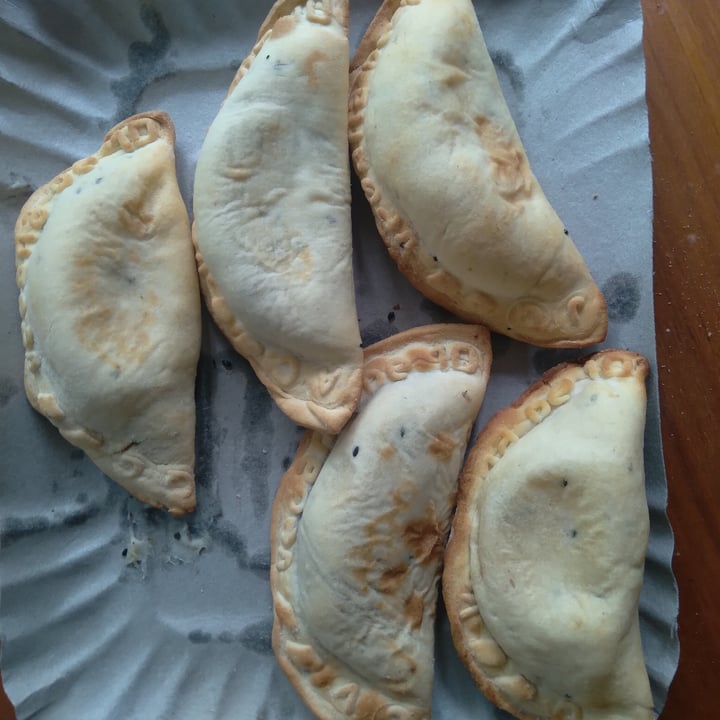 review photo of Empanadas de 10 Nuñez Empanadas Veganas shared by @almizkle on 06 Feb 2022 - review