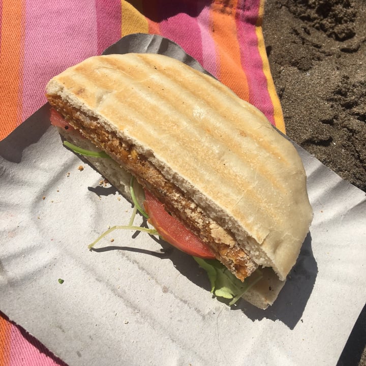 review photo of Pelicanito Oeste Hamburguesa de garbanzos shared by @cucumelo on 22 Apr 2021 - review
