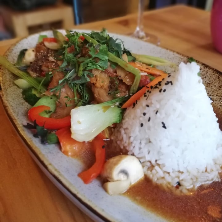 photo of sunshine - vegan restaurant Chili Lemongrass Sauce mit Seitan Ente shared by @markus09 on  22 Aug 2021 - review