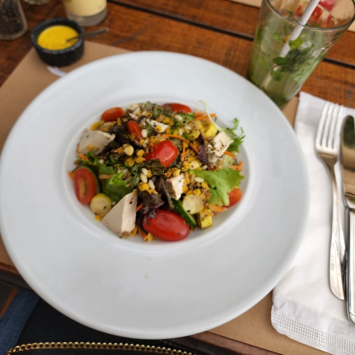 photo of Banana Verde Restaurant salada vegana shared by @thaismaluf on  22 Sep 2022 - review