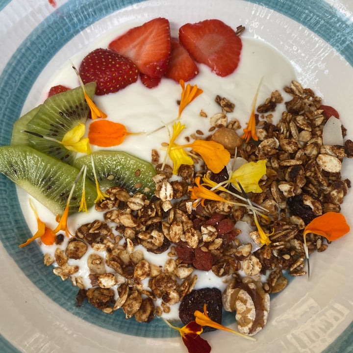 review photo of Lilo Cafè yogurt Bowl shared by @beaandveganfood on 27 Oct 2022 - review