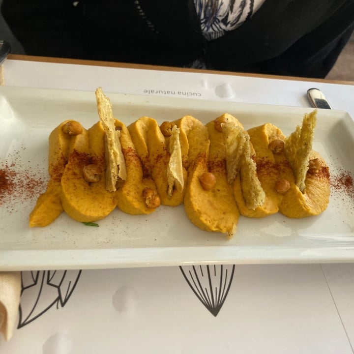 photo of Nativa Ristorante Hummus di Ceci e Carote arrostite con chips di miglio shared by @danydanys on  10 Apr 2022 - review