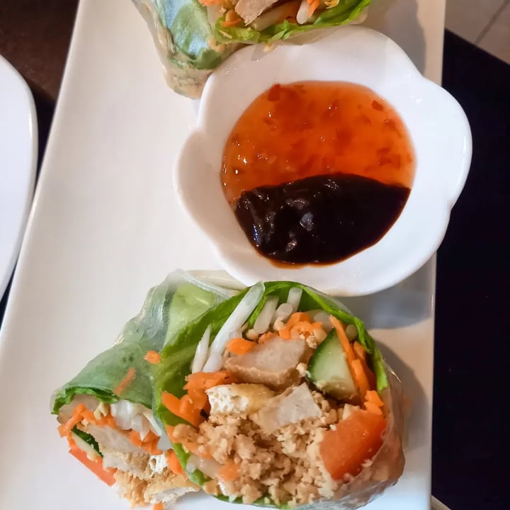 photo of Tau Vegan Restaurant Sommer Rolle shared by @chelseagirlie on  30 Mar 2022 - review