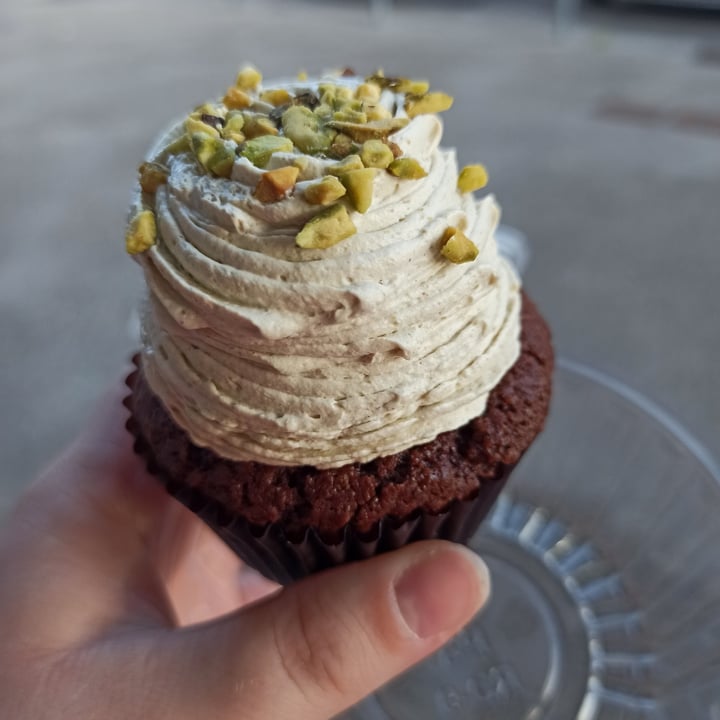 photo of Baking Bees Vegan Cupcakes shared by @martazardo on  29 Oct 2022 - review