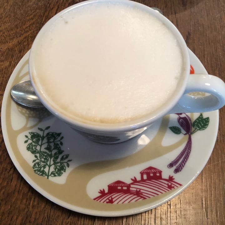 photo of Deus Cafe Navigli Cappuccino Soia shared by @youna on  12 Oct 2022 - review