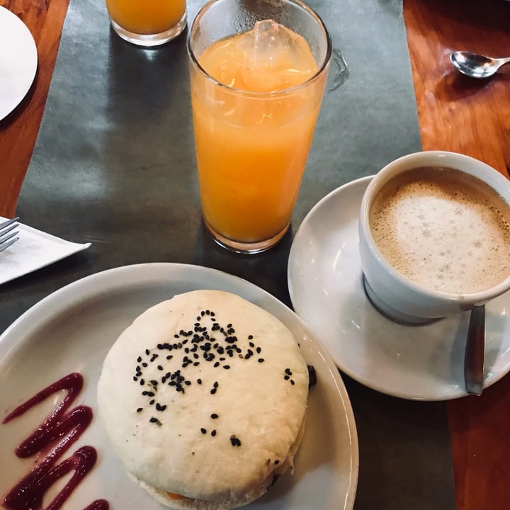 photo of Estilo Jagüel Desayuno/merienda vegana shared by @vickysirianni on  23 Jan 2022 - review