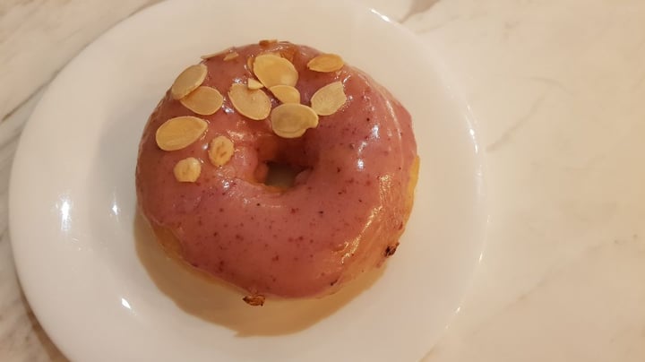 photo of Green Bar Blueberry Donut shared by @transit-future on  30 Dec 2019 - review