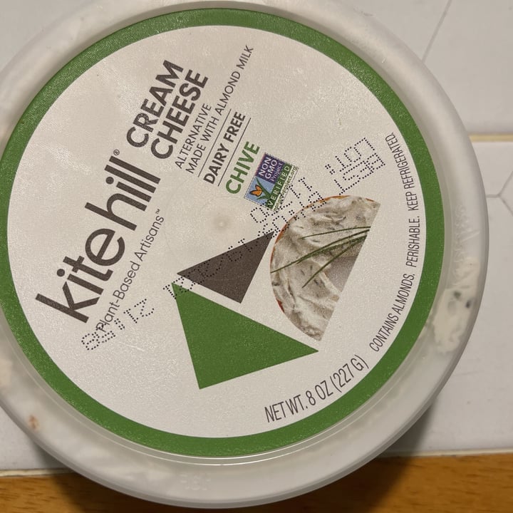 photo of Kite Hill Cream Cheese Alternative Chive shared by @lulu4theanimals on  20 Aug 2021 - review