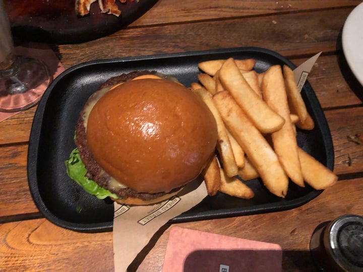 review photo of Bread Street Kitchen Singapore Impossible burger shared by @chrishineerita on 14 Jul 2019 - review