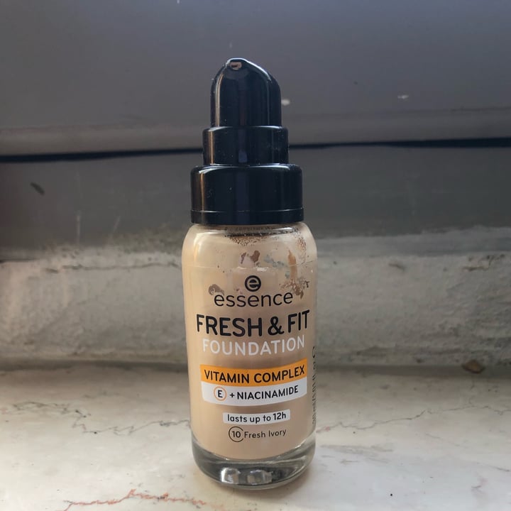 photo of Essence  Fresh & fit foundation shared by @pothos on  04 May 2022 - review