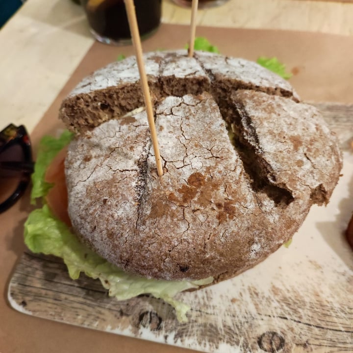 review photo of Viva Burger Blue Burguer shared by @sandoralosmios on 12 Feb 2022 - review