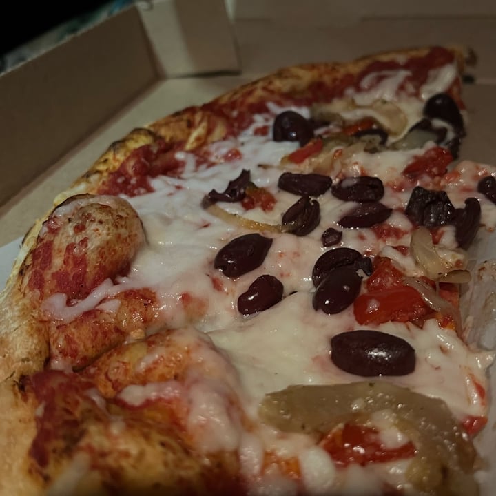 photo of Mellow Mushroom Vegan Greek Goddess pizza shared by @lunachic on  15 Dec 2021 - review
