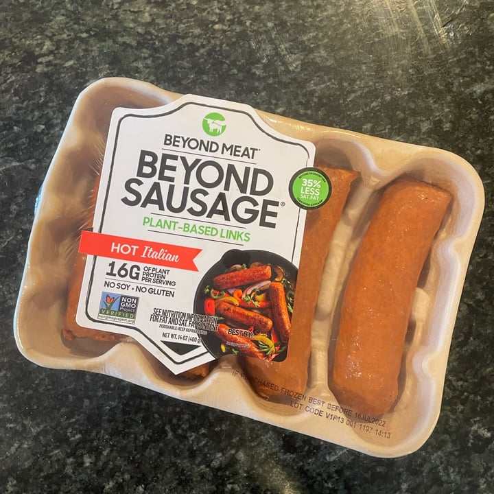 photo of Beyond Meat Beyond Sausage Hot Italian shared by @zoeadamopoulos on  08 Oct 2021 - review