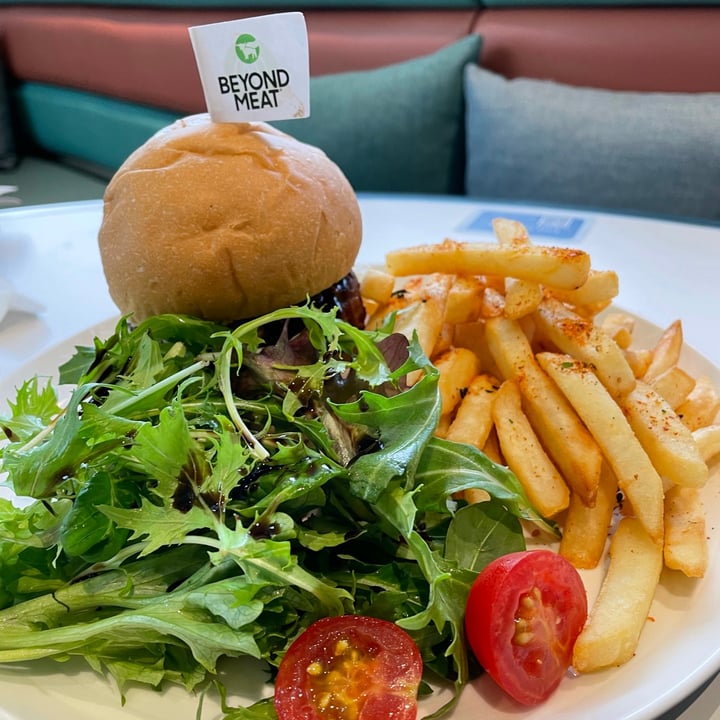 photo of Green Common Singapore Beyond Burger Black shared by @ratatouvege on  09 Jul 2021 - review