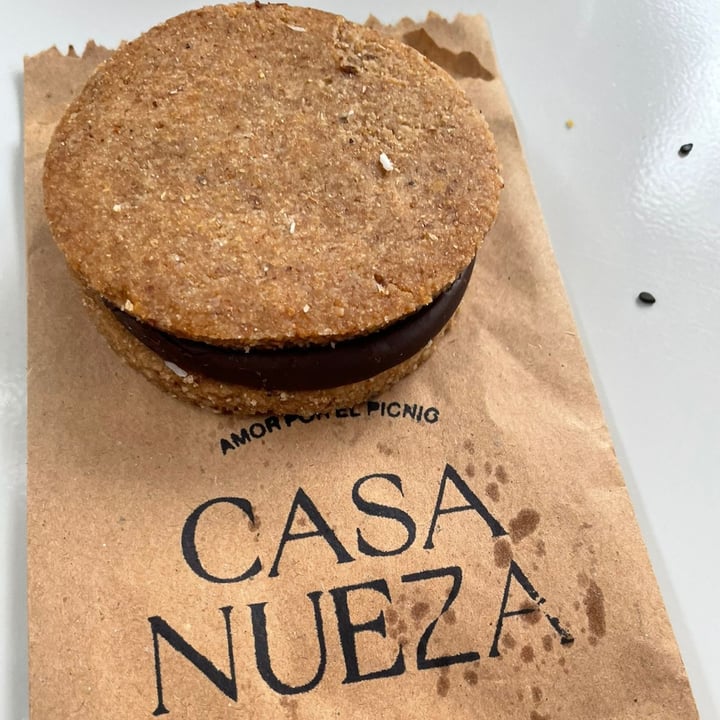 review photo of CASA NUEZA Alfajor De Avellanas, Limón Y Chocolate shared by @camreggae on 06 Mar 2022 - review