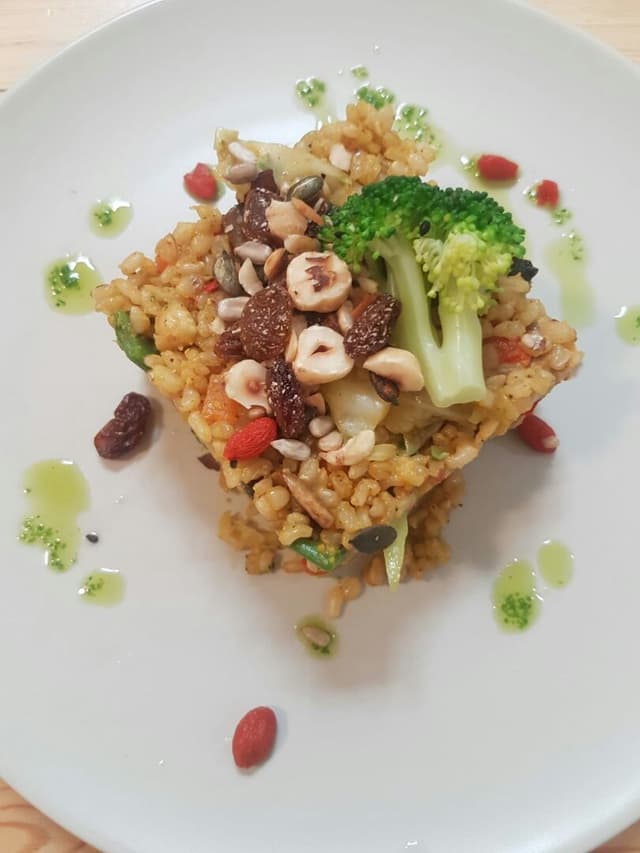Photo du plat “Arroz con verduras y frutos secos”
