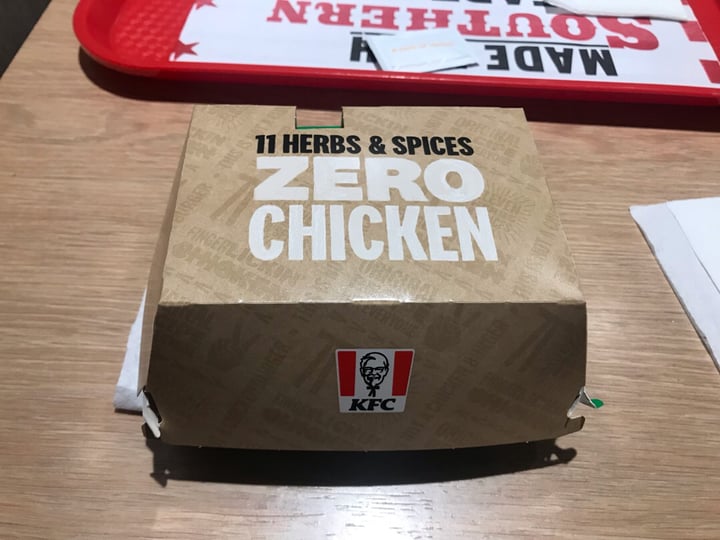 photo of KFC vegan chicken burger shared by @laragmorais on  04 Jan 2020 - review